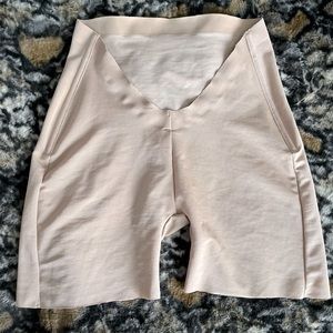 NWT SKIMS Sheer Sculpt Low Back Short in Clay MEDIUM